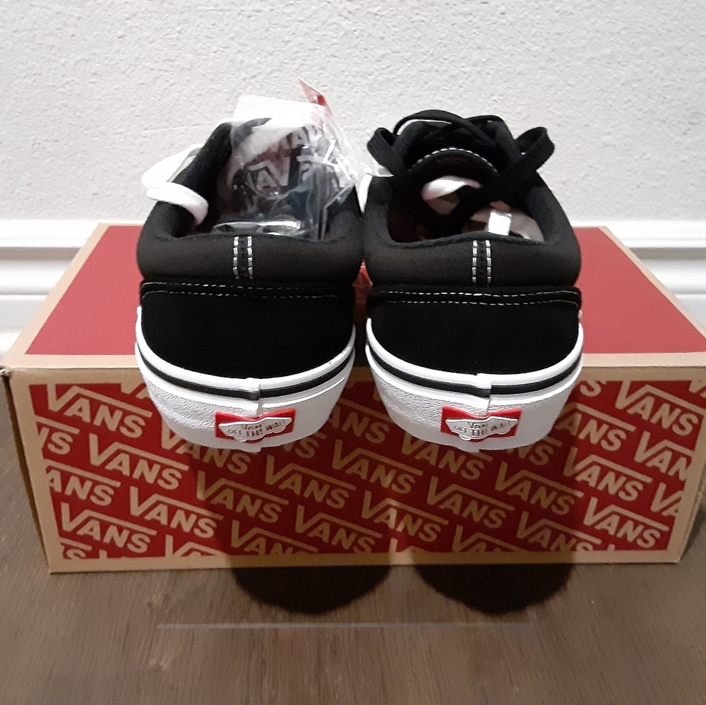 Vans - Picture 2 of 5